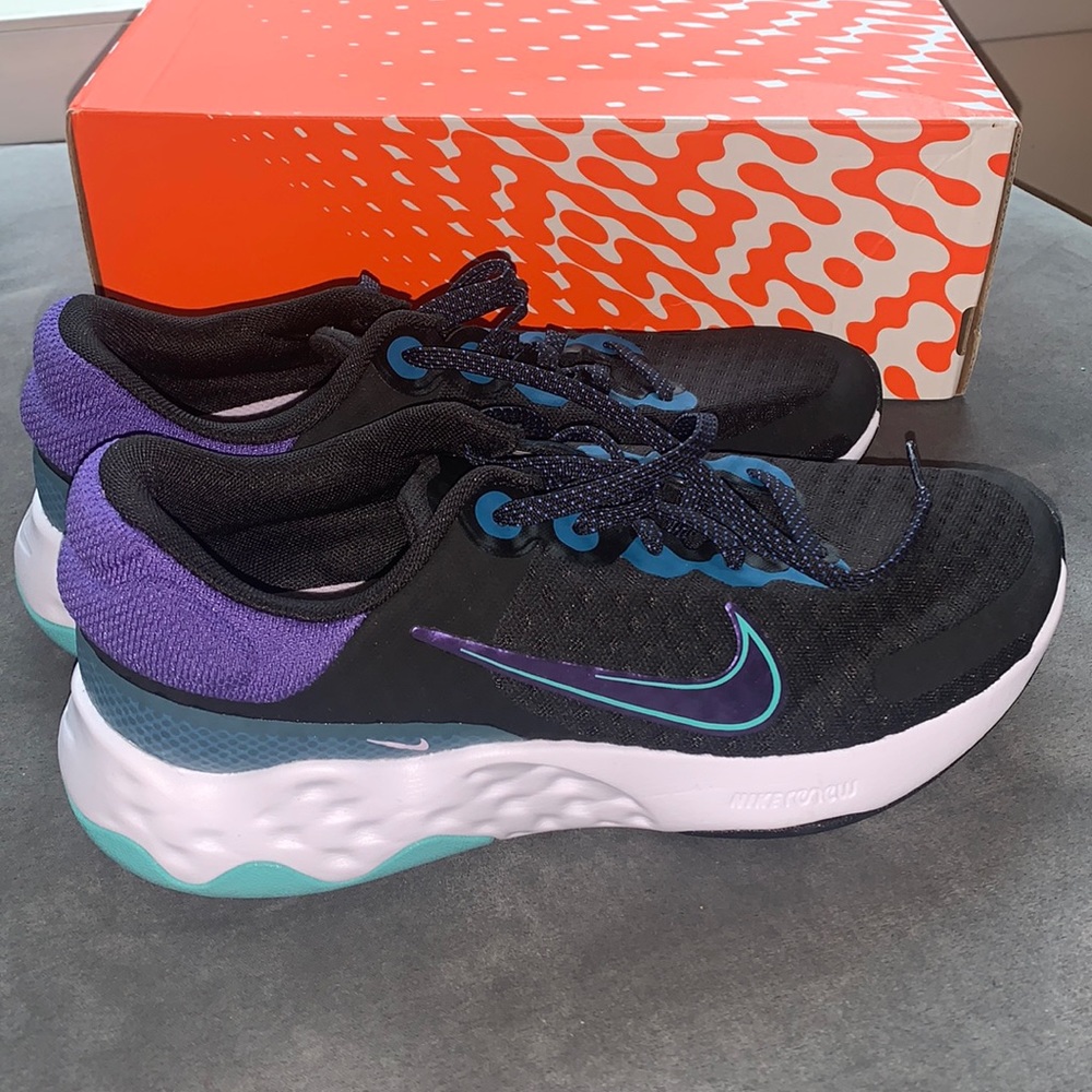 NWT Nike ReNew Ride 3